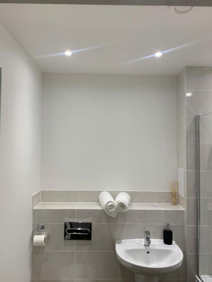 Lakeside 2 Bed Luxury Apartment No Parties No Events Early Check-In Late Check- Out Allowed 웨스트 서록 외부 사진
