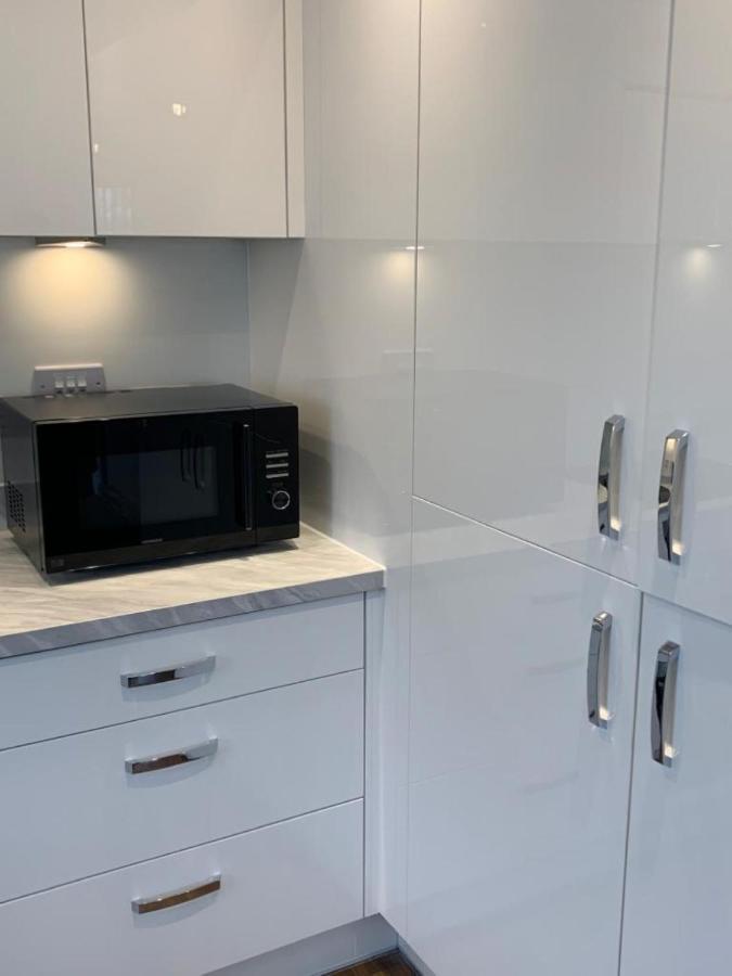 Lakeside 2 Bed Luxury Apartment No Parties No Events Early Check-In Late Check- Out Allowed 웨스트 서록 외부 사진
