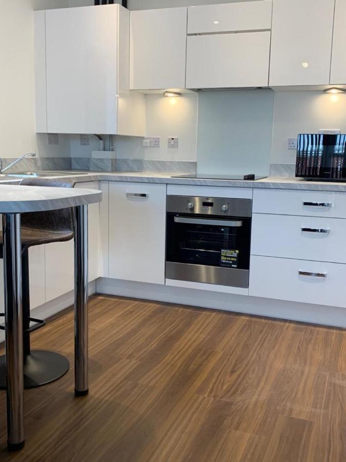 Lakeside 2 Bed Luxury Apartment No Parties No Events Early Check-In Late Check- Out Allowed 웨스트 서록 외부 사진