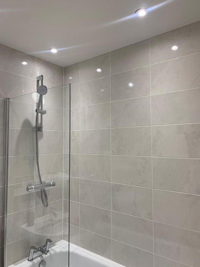 Lakeside 2 Bed Luxury Apartment No Parties No Events Early Check-In Late Check- Out Allowed 웨스트 서록 외부 사진