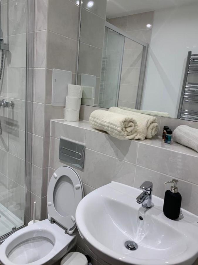 Lakeside 2 Bed Luxury Apartment No Parties No Events Early Check-In Late Check- Out Allowed 웨스트 서록 외부 사진